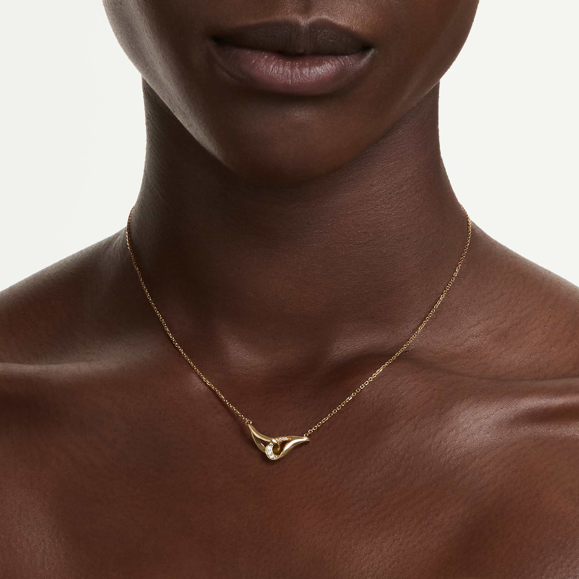 classica-pendant-round-cut-interlocking-white-sterling-silver-18k-gold-finish-swarovski-5745560