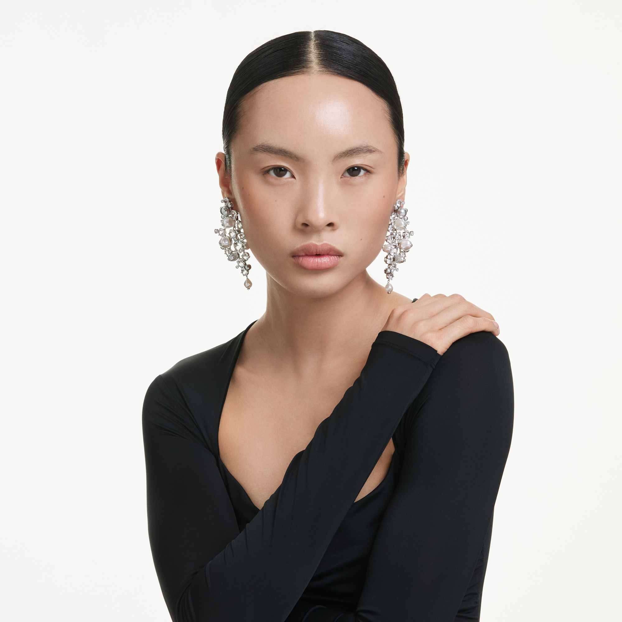 constella-earrings-crystal-pearl-round-cut-white-rhodium-plated-swarovski-5722498
