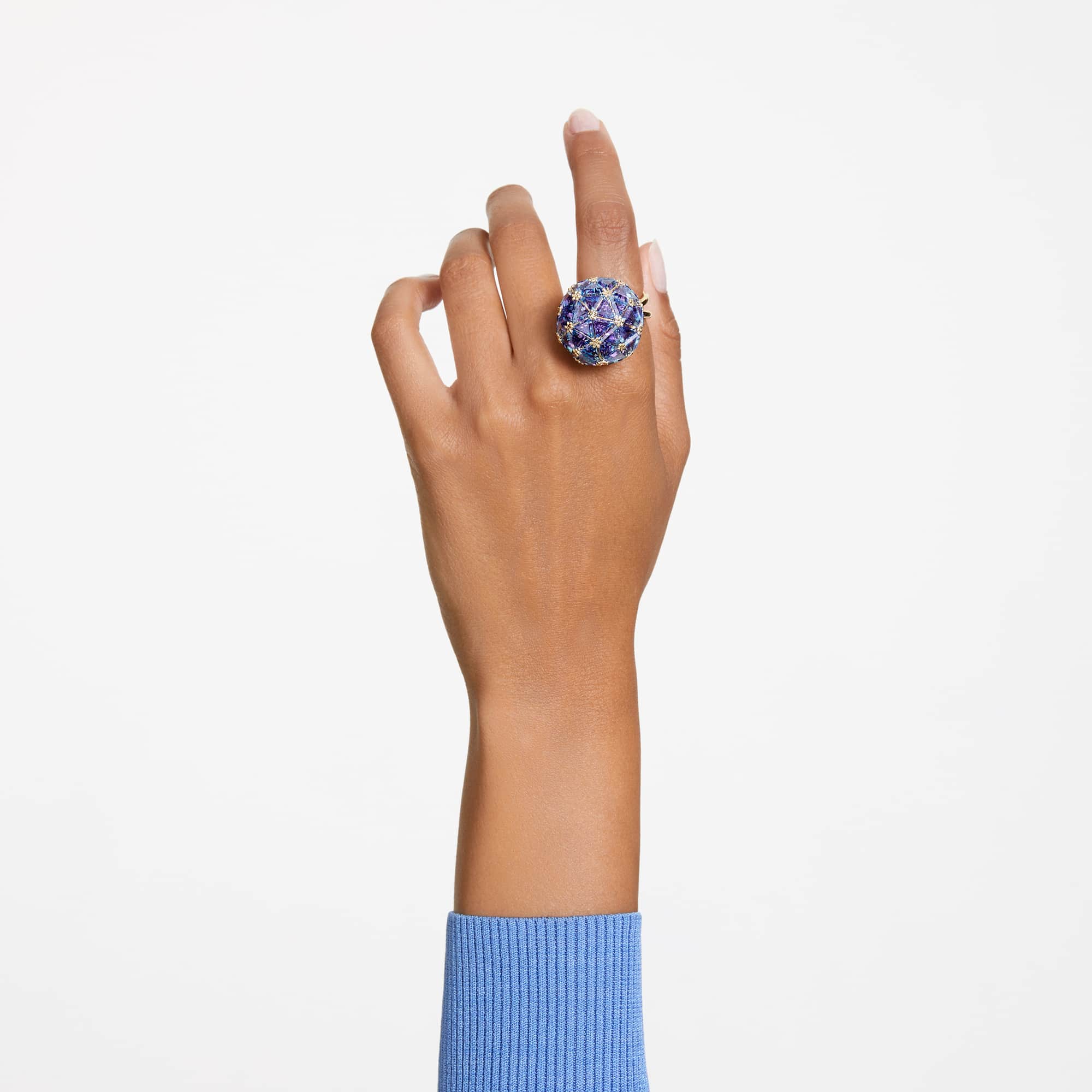 curiosa-cocktail-ring-triangle-cut-blue-gold-tone-plated-swarovski-5630307
