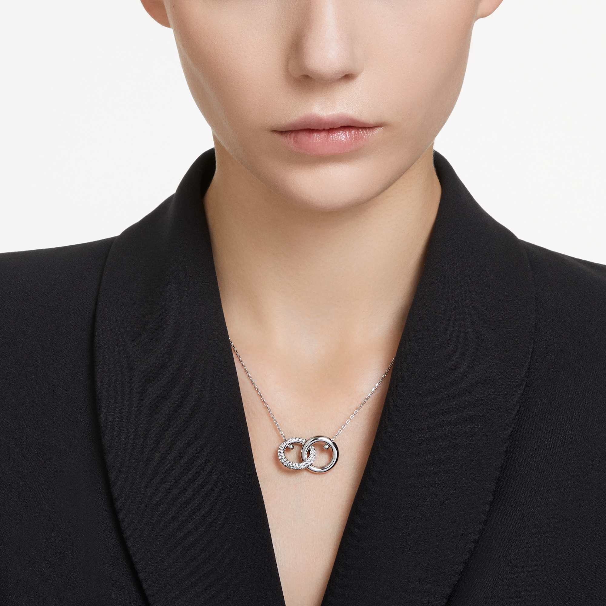 dextera-pendant-interlocking-loop-white-rhodium-plated-swarovski-5670251