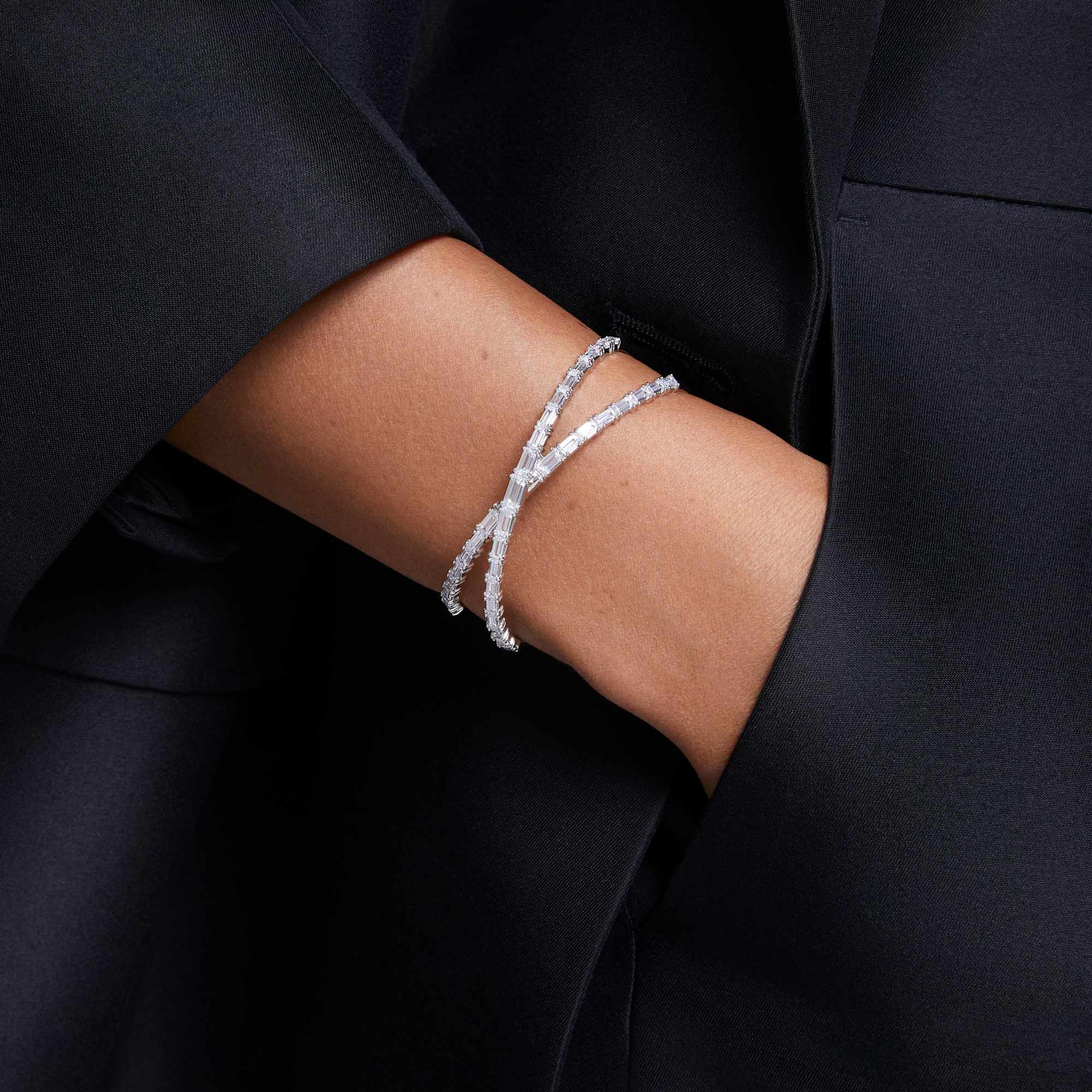 hyperbola-cuff-infinity-white-rhodium-plated-swarovski-5677625