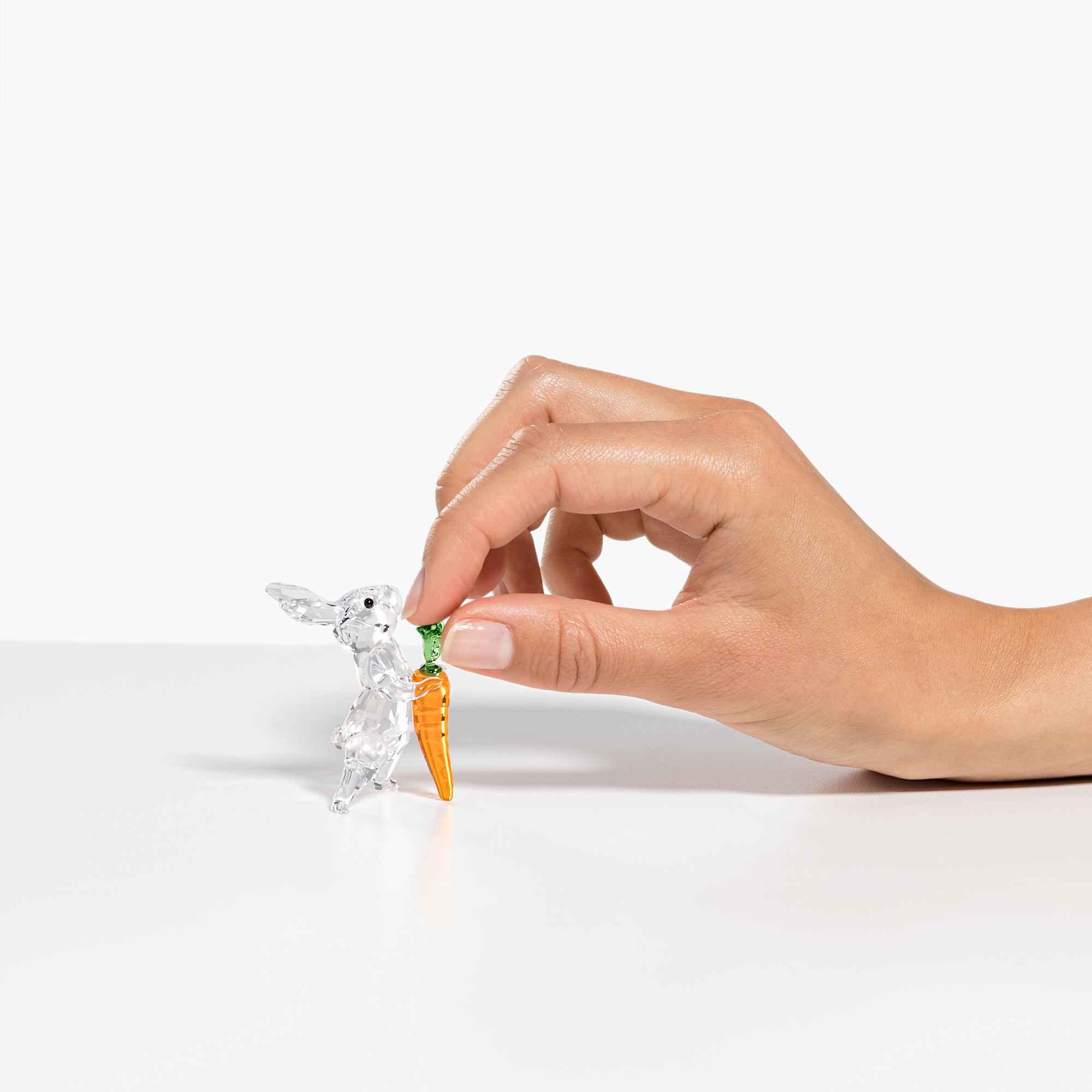 peaceful-countryside-rabbit-with-carrot-swarovski-5688521