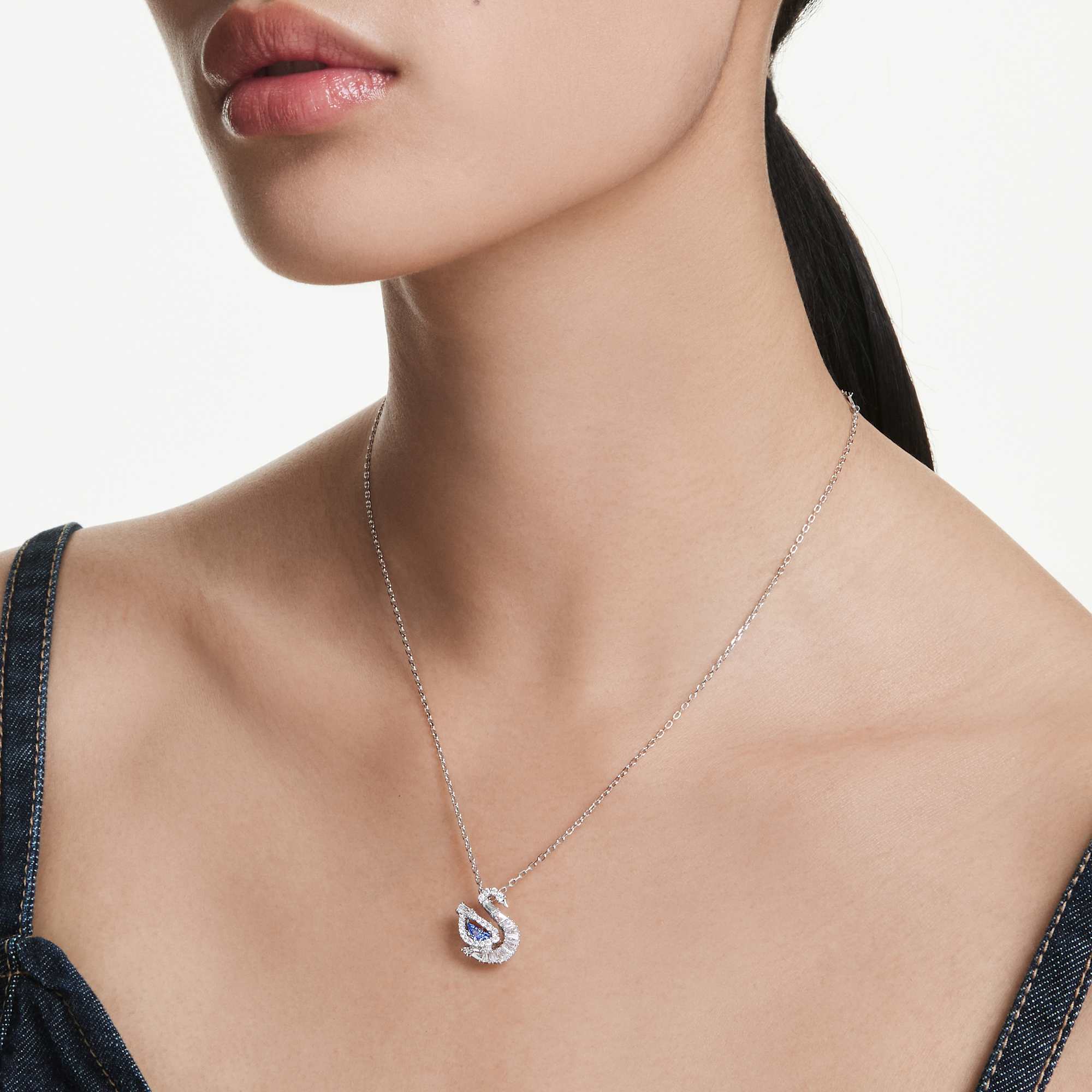 swan-pendant-mixed-cuts-swan-blue-swarovski-5723389